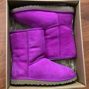 K Classic size 6 UGG